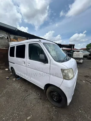 Bus 2006 White