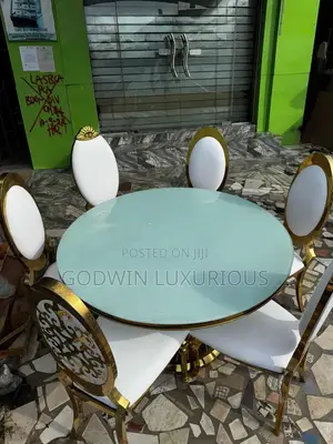 Round Vip Table By 6