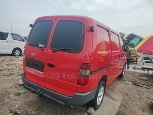 Toyota HiAce 2004 Red