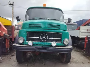 Mercedes Benz 1513 Green Colour