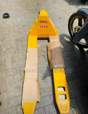 2500 Kg of Pallet Truck