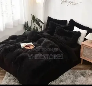 Black Fur Duvet With Plain Bedsheet and Fur Pillowcases