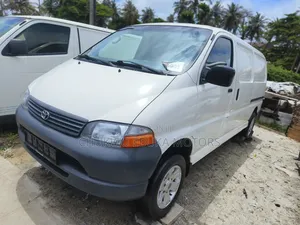 Toyota HiAce 2002 White