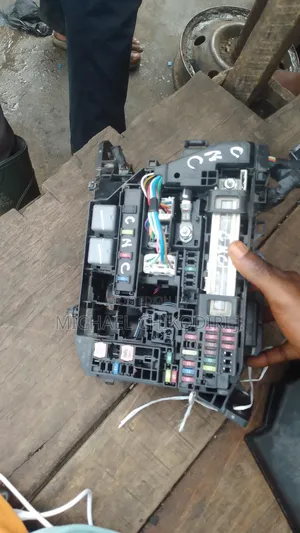 Bonnet Fuse Box Toyota Corolla 2010 Model