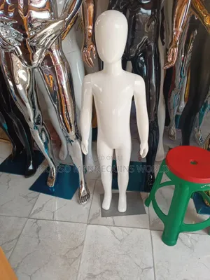 Glossy White. Unisex Kiddies Age 4 to 6 Years Mannequin