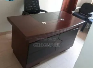 1.6 Meter Office Desk With Extension.
