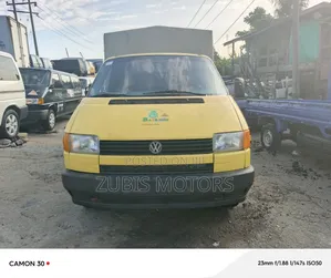 Volkswagen Transporter 2002 Yellow