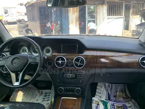 Mercedes-Benz GLK-Class 2015 Brown