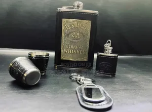 225/250ml Hip Flask Whiskey/Gin Bottle SET With Key Holder
