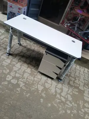 Office Table 1.4 Meters Size With Drawers.