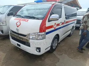 Toyota HiAce 2014 White