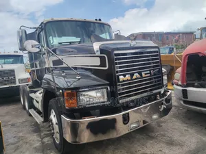 Mack Truck Head 10 Tyres With Auxiliary