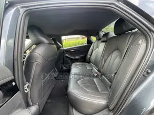 Toyota Avalon XLE FWD Sedan (3.5L V6 8A) 2019 Blue