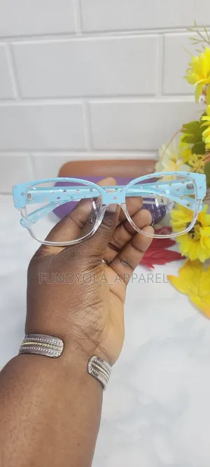 Female Extra Clear Eyeglass/Frame