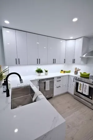 Luxury Kitchen Craftsmanship: Glossy Options.