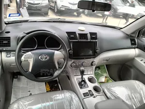 Toyota Highlander 3.5L 4WD 2013 Silver