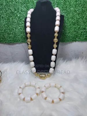 White and Gold Design of Coral Beaded Necklace