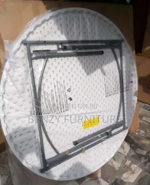 Round Banquet Table