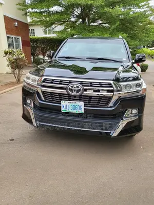 Bulletproof Landcruiser for Rent (Black)