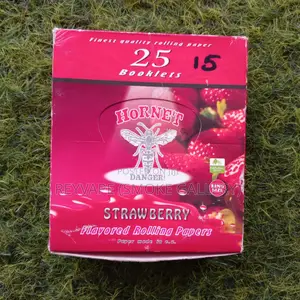 Hornet Strawberry Flavor King Size Rolling Papers