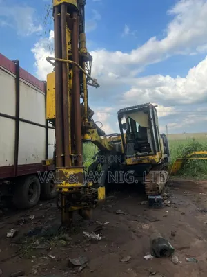 Excavator Pilling Machine - Company Use