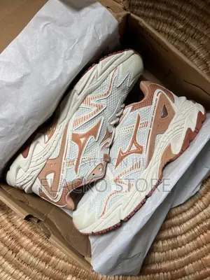 Original Mizuno Adventure Monochrome Sneakers