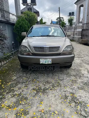 Lexus RX 300 2000 Gold