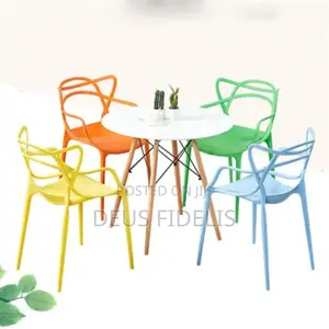 .High Quality French Modern Solid Stackable Plastic Chairs