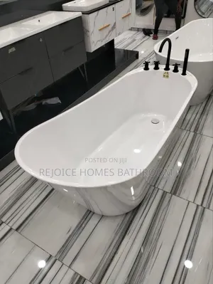 Freestand Bathtub With Round Mixer Tap