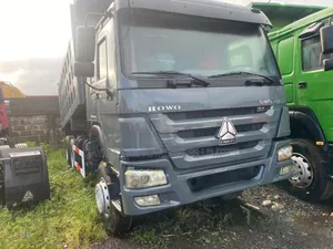 Gray CNHTC Howo 371