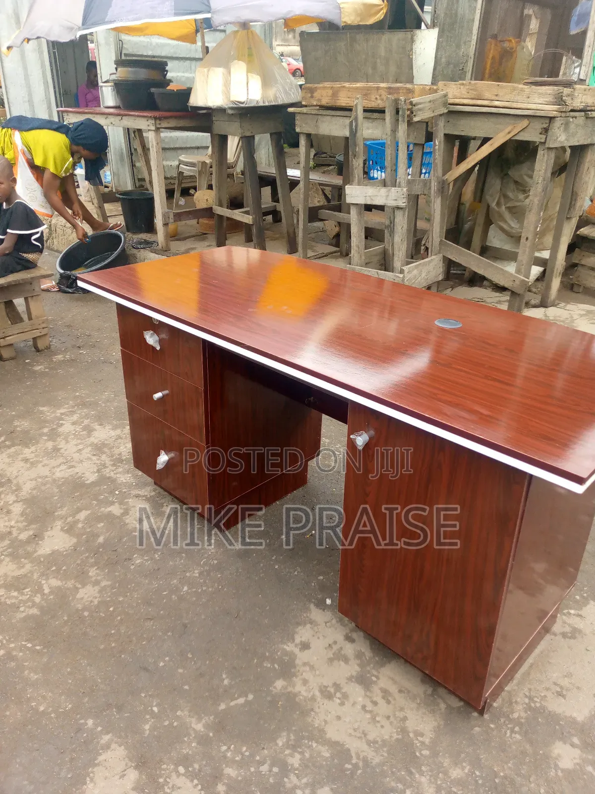 A Quality Standard Office Table