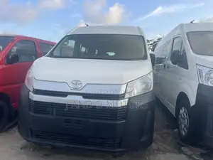 Toyota HiAce 2019 White