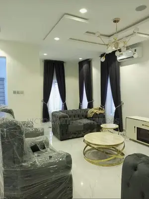 Curtains,Walpper and Trow Pillows