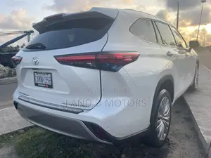 Toyota Highlander Platinum FWD 2023 White
