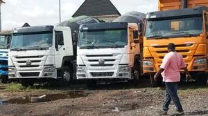 Foreign Used Yellow China Howo Truck