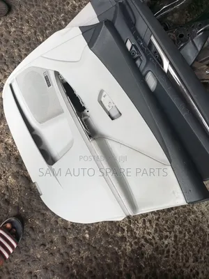 Toyota Venza Door Mat Front Right Side 2015 Model