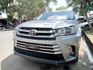 Toyota Highlander XLE V6 4x2 (3.5L 6cyl 6A) 2016 Silver