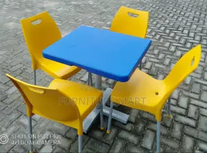 Outdoor/Plastic Table