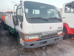 Mitsubishi Canter Truck Diesel Engine 6 Tires