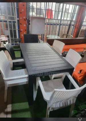 Strong Plastic Table for Restaurant Use