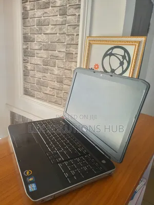 Laptop Dell Latitude 5530 4GB Intel Core I3 HDD 500GB