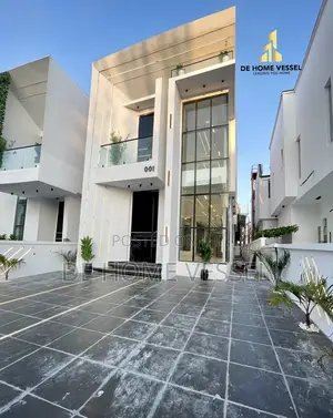 Luxury 5 Bed Detached Home With Pool