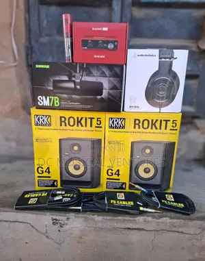 Rokit5, Shure SM7B, Headphone, Soundcard, Studio Set Up