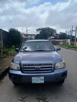 Air- Conditioned Toyota Highlander for Rent