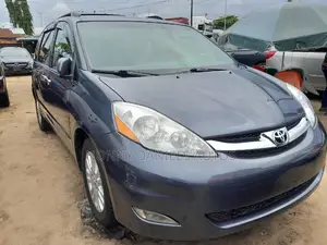 Toyota Sienna XLE Limited 4WD 2008 Gray