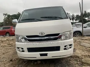 Toyota HiAce 2013 White