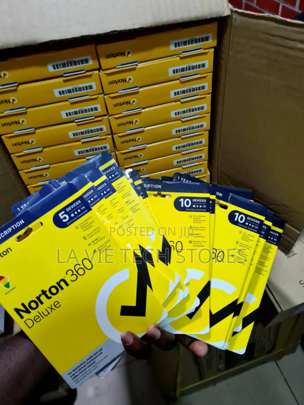Norton 360 Deluxe , Antivirus Software for 5 Devices