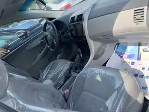 Toyota Corolla 2010 Silver