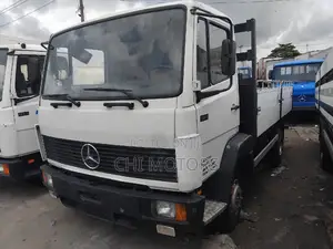 Mercedes 814 Single Propeller