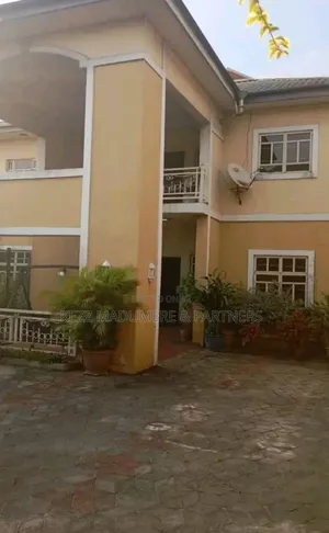 4bdrm Duplex in Off Ada George , for sale